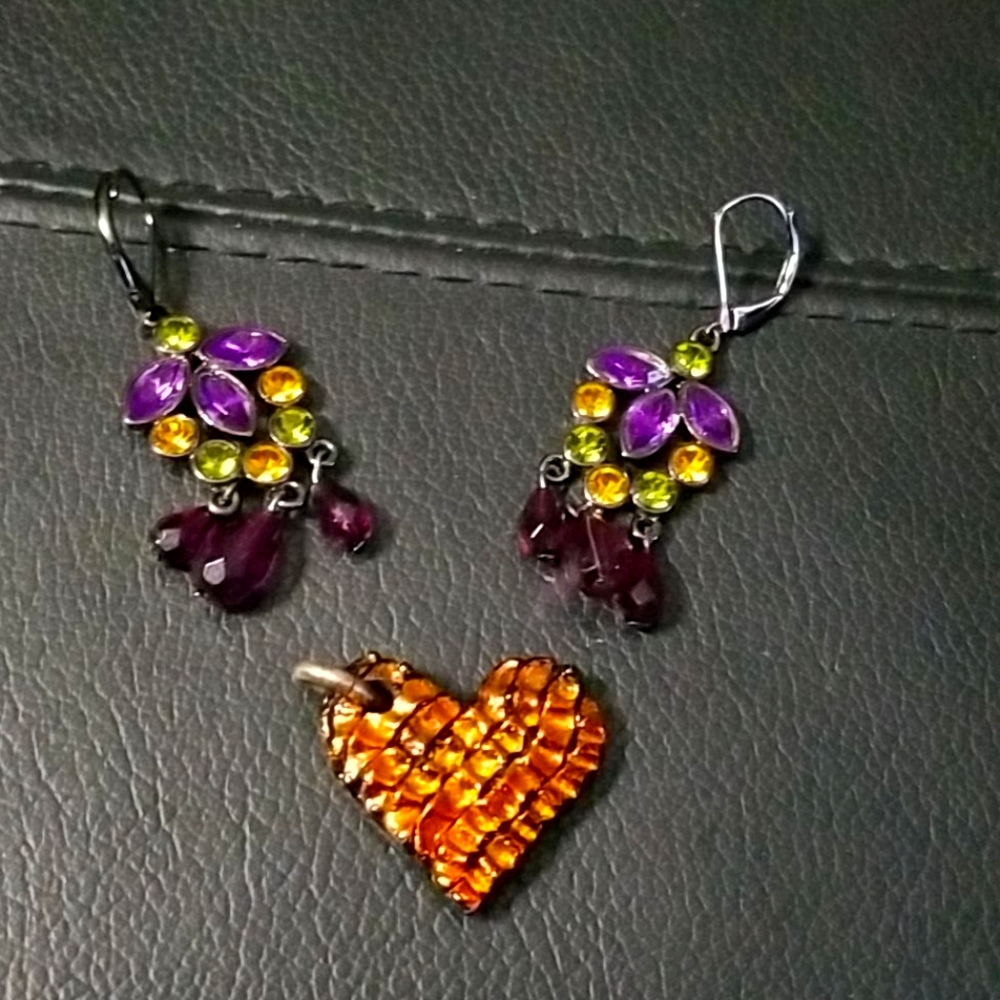 Fashion earrings and pendant.